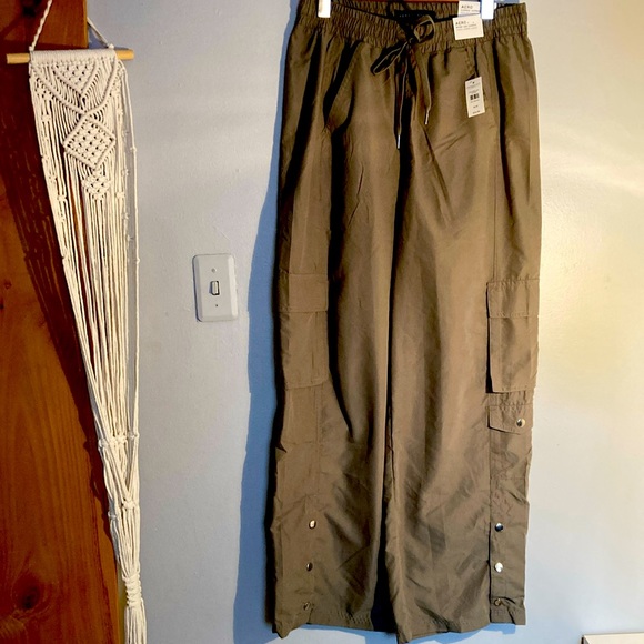 BNWT 2 PAIRS AEROPOSTALE WIDE LEG 5 pockets CARGO COOL SUMMER PANTS •Size M - Picture 4 of 9